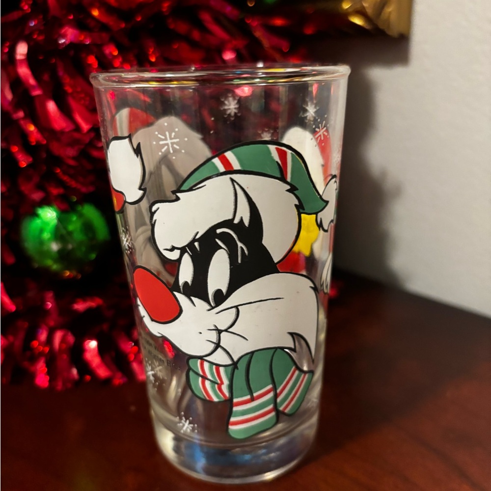 Vintage Jelly GlassTweety Bugs Bunny and Sylvester.  1994